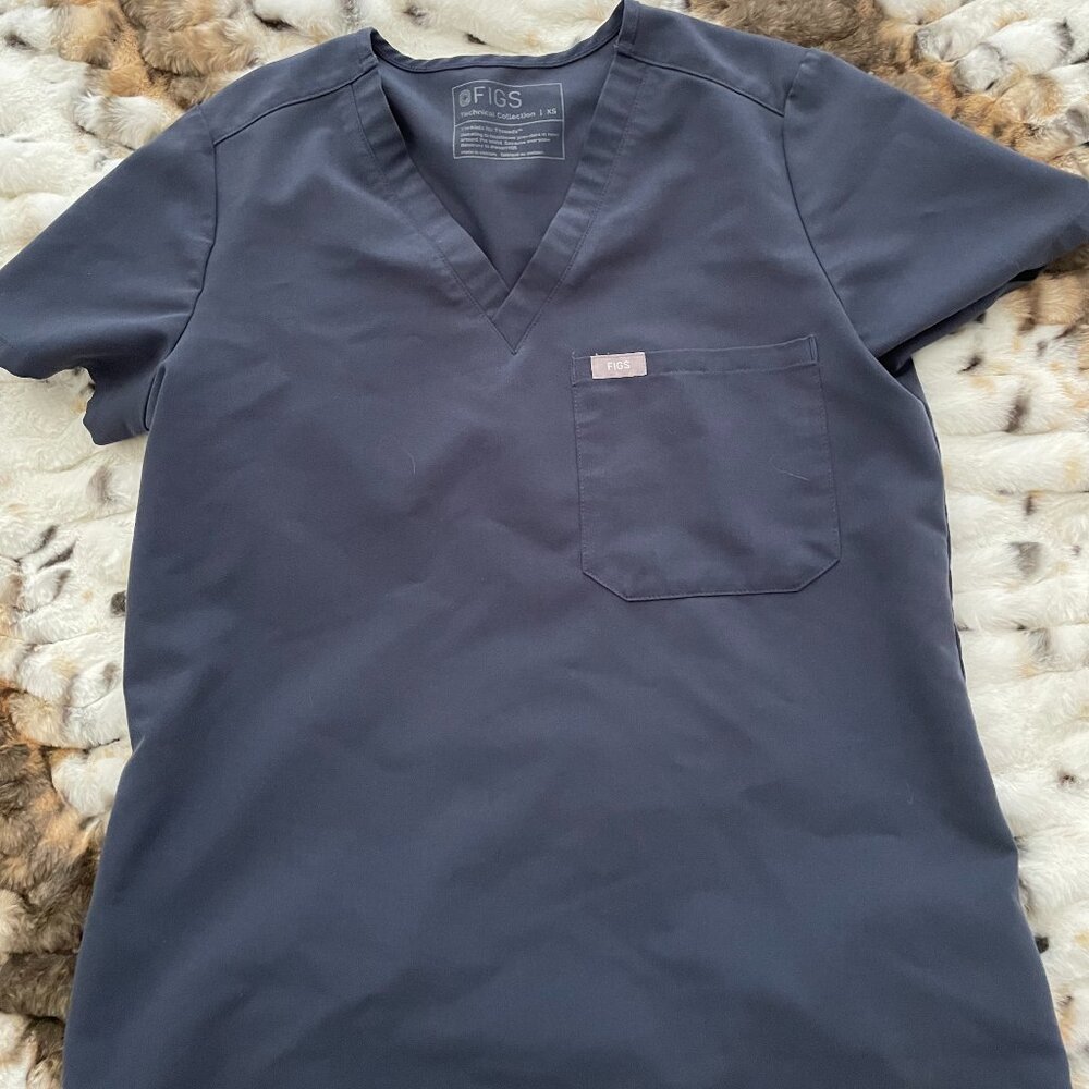 Catarina One-Pocket Scrub Top